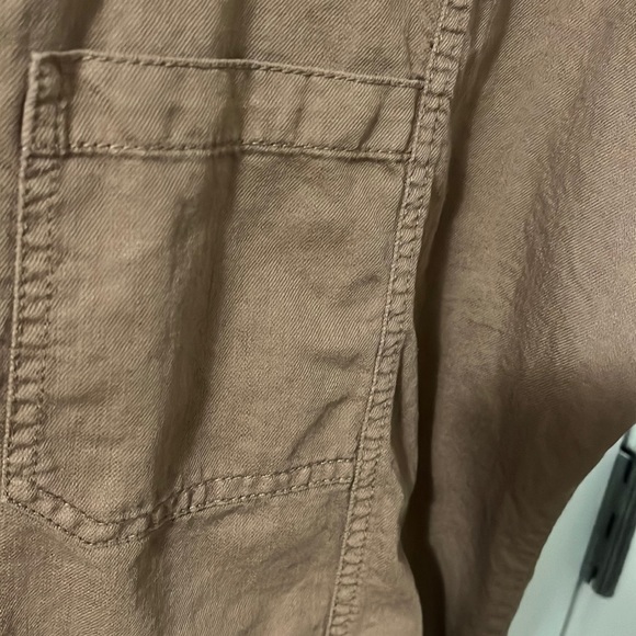 Button up, pocketed cargo top - Picture 2 of 6